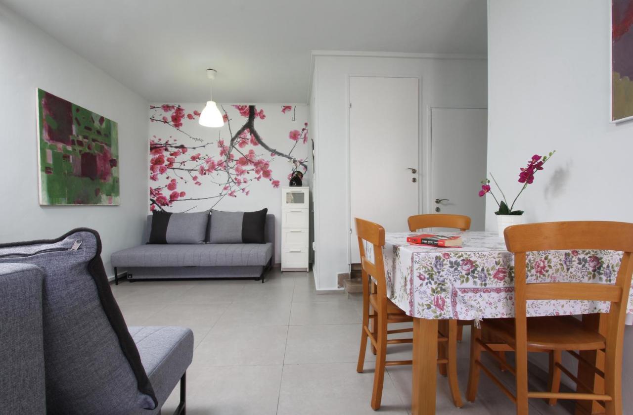 Like Home Gedera Bagian luar foto