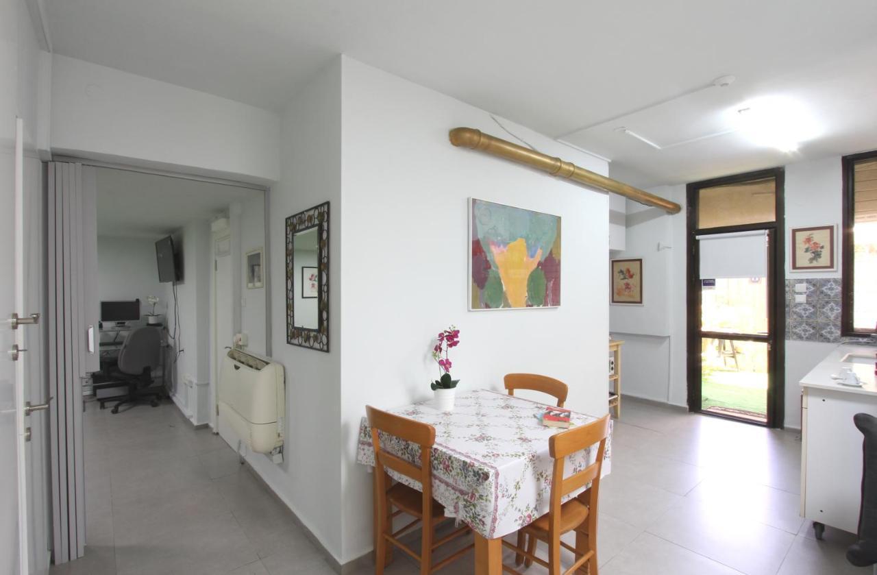 Like Home Gedera Bagian luar foto