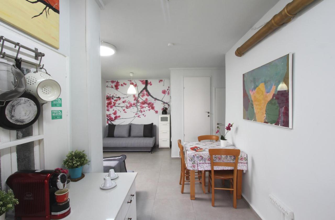 Like Home Gedera Bagian luar foto