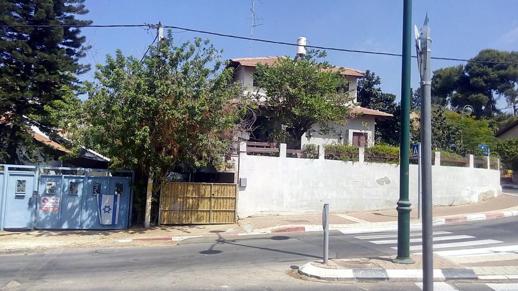 Like Home Gedera Bagian luar foto