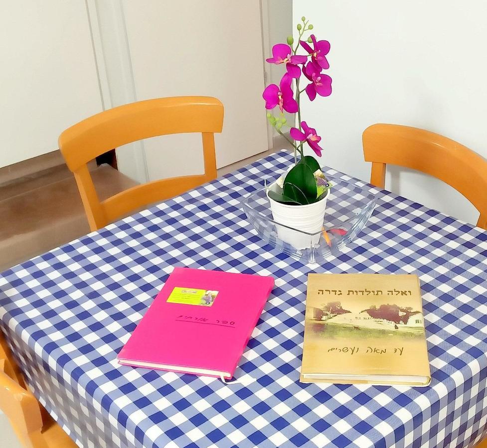 Like Home Gedera Bagian luar foto